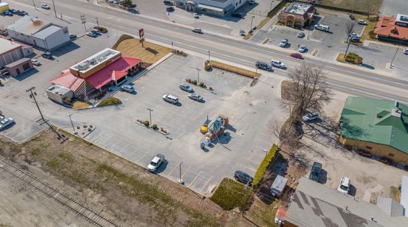 Hamilton Pizza Hut Parking Lot: 1006 N 1st St, Hamilton, MT 59840